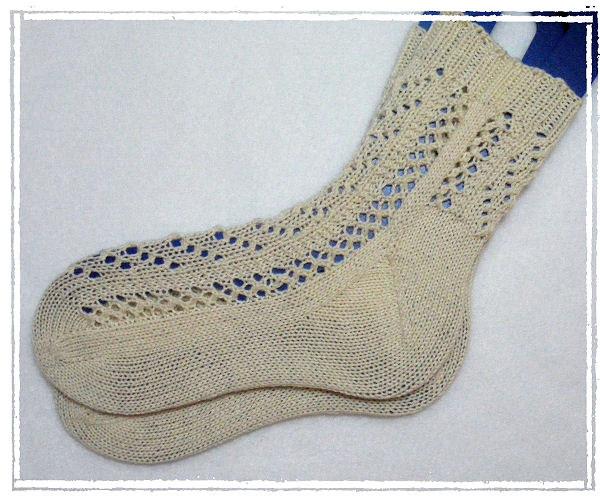 SnowDaze Toe Up Socks (This pattern assumes that you have some working knowledge of sock knitting, and is not for beginner sock knitters.