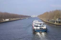 APPLICATIONS Inland Waterways (IWW) Navigation: GNSS is used to ensure safe