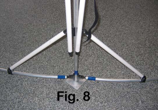 At the same time, connect the PVC diagonals, attached to the upright by snapping in the quick connect fasteners