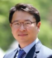 His research interests include the global positioning system antennas, antenna arrays, and position optimization of array elements for adaptive beamforming. Hosung Choo received the B.S.