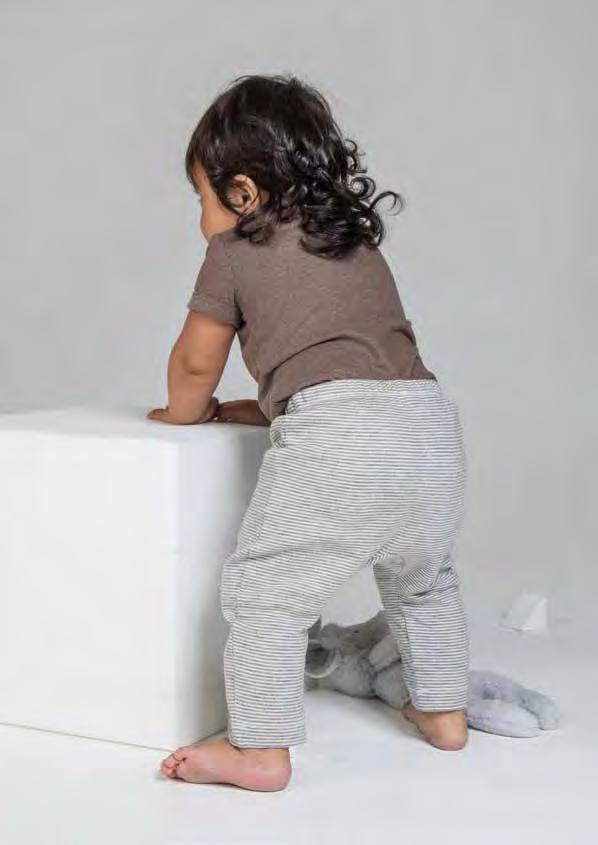 BZ49 BABY LEGGINGS NEW Slight drop-crotch styling / Gently elasticated waist / No centre seams for decoration potential / Gusset for ease of movement / Tear-off label 100%