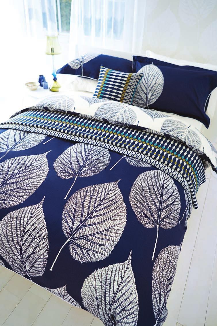 The oxford pillowcase has a single white leaf placed on the left hand side and a plain navy reverse.