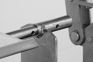 4. Shearing-off of worn-out blades Place the cutter bar with blades between shearing blade and stop for cutter bar.