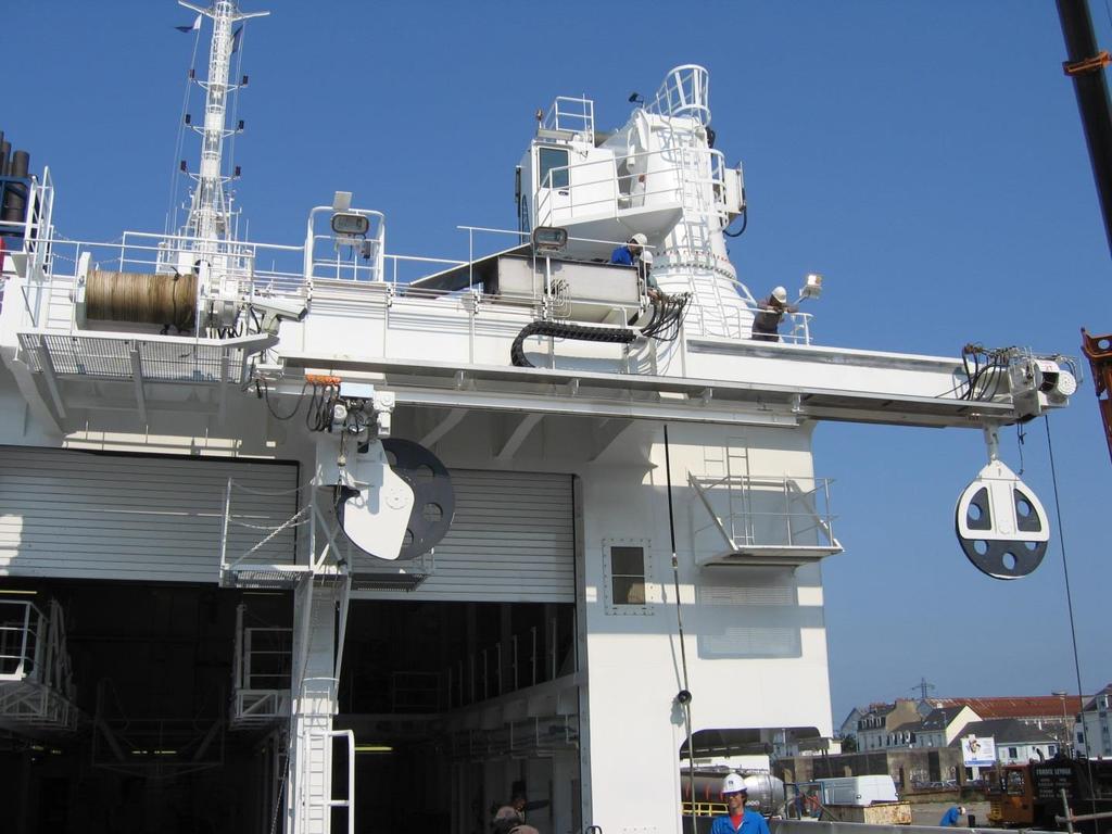 Research vessels Telescopic boom for
