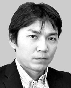 Hajime Nagahara received his B.E. and M.E. degrees in electrical and electronic engineering from Yamaguchi University in 1996 and 1998, respectively. He received his Ph.D.