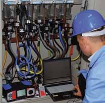 The internal memory of the instrument allows to monitor a system for up to 4 weeks and to register voltage and current fluctuations, power draw and usage, system loading, harmonic disturbance, power