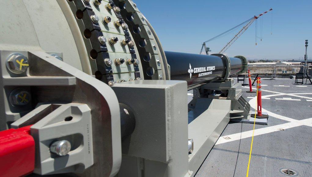 Huge Power Containers to Drive the Future Railgun at Sea Defense-Update Tamir Eshel The US Navy is gearing to take its futuristic Railgun out of the lab where it has been tested for to past eight