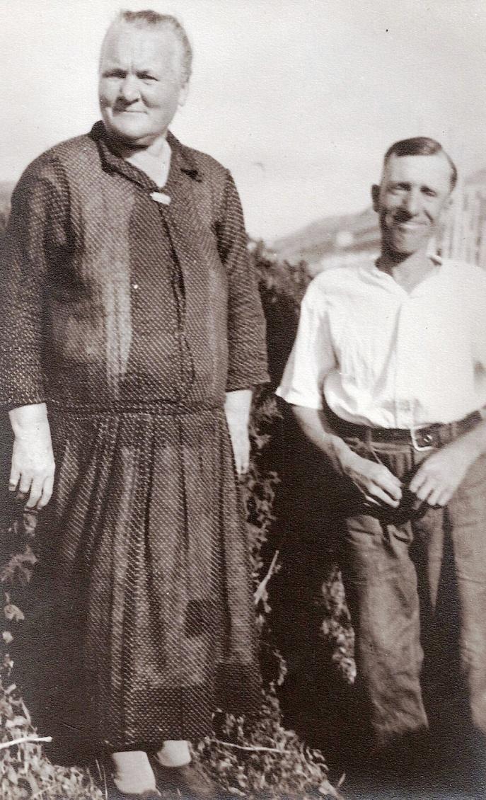 Photographs Photograph: Evelyn Julia HARVEY (nee POTTLE) b1872 and son John William HARVEY