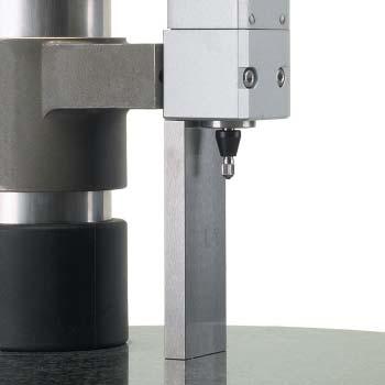 The CT 2500 is mounted by its standard clamping shank with 16h8 diameter. A holder is available for fastening the HEIDENHAIN-CERTO to the gauge stand (see Accessories).