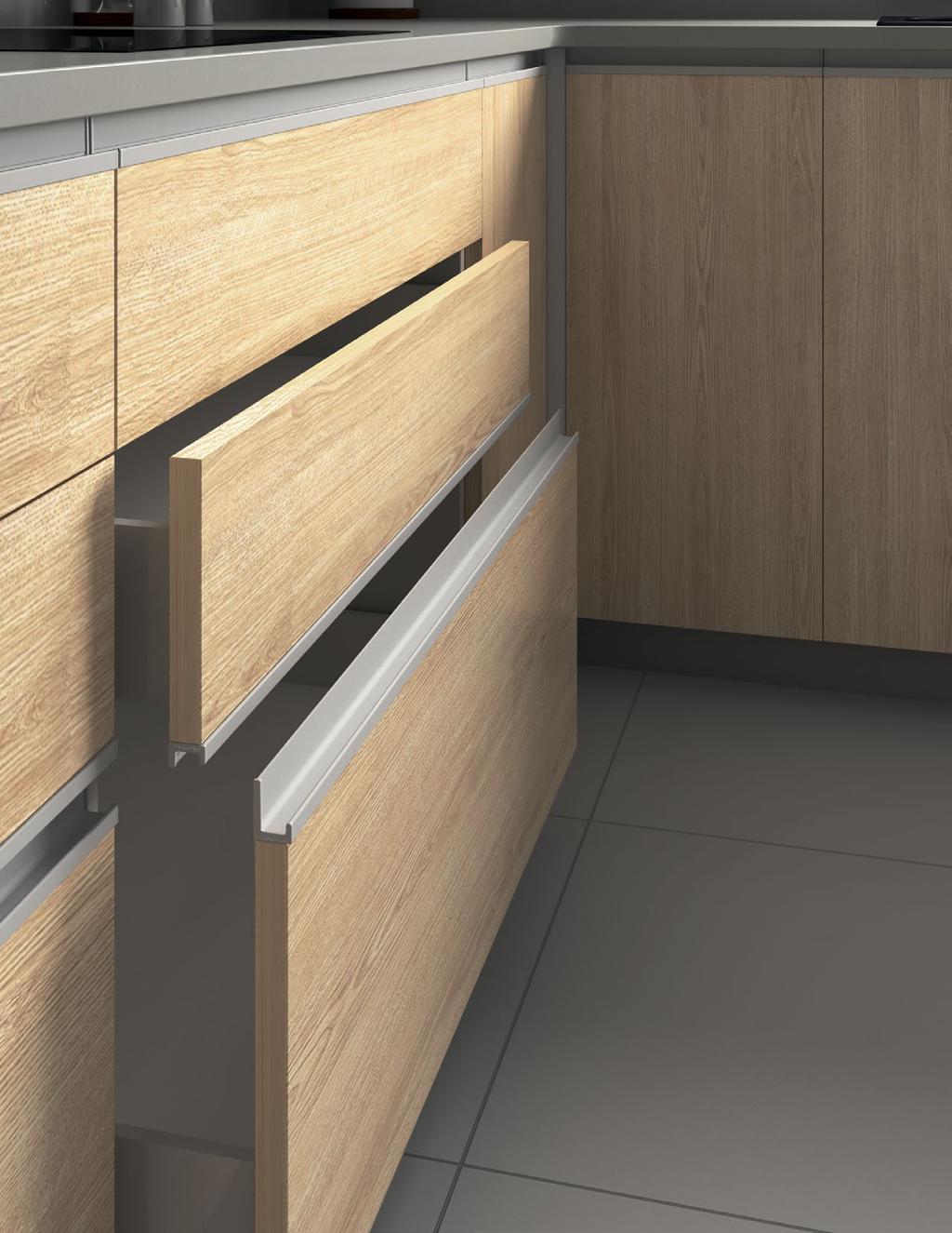 INTEGRATED HANDLE DOORS ELEGANTLY REFINED Integrated handle doors deliver a clean, streamlined look with minimal to no projection.