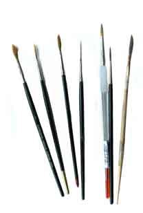 Various large tracing brushes.