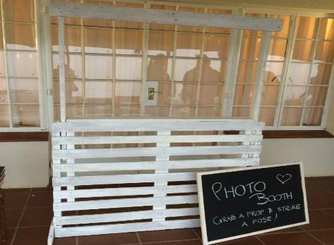 Photobooths and Backdrops White Wooden Pallet Photobooth 1.86m(H)1.