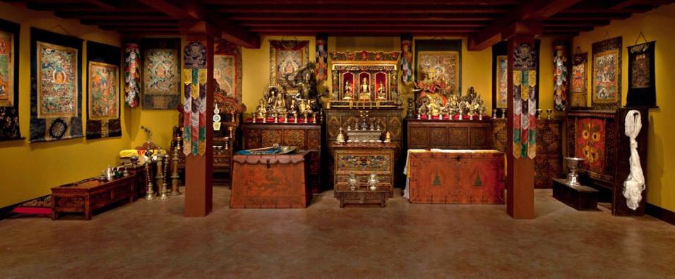 13 / 18 We might want to see the Tibetan Buddhist Shrine Room on the fourth floor. This room is a little dark and has many statues and paintings in it.