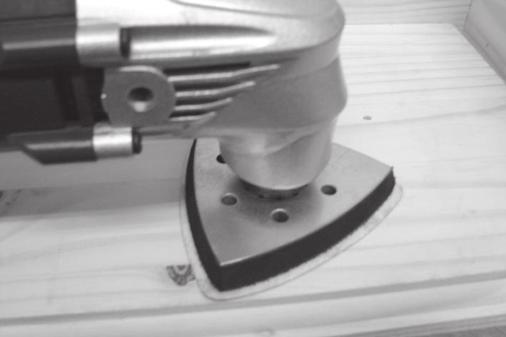 Adjust the speed control to the desired setting for the task. 2. Place the tool on the workpiece, ensuring the whole are of the sanding base/pad is in contact with the work surface. 3.