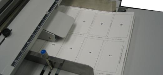 5 Use slitter registration adjustment knob to compensate for printing