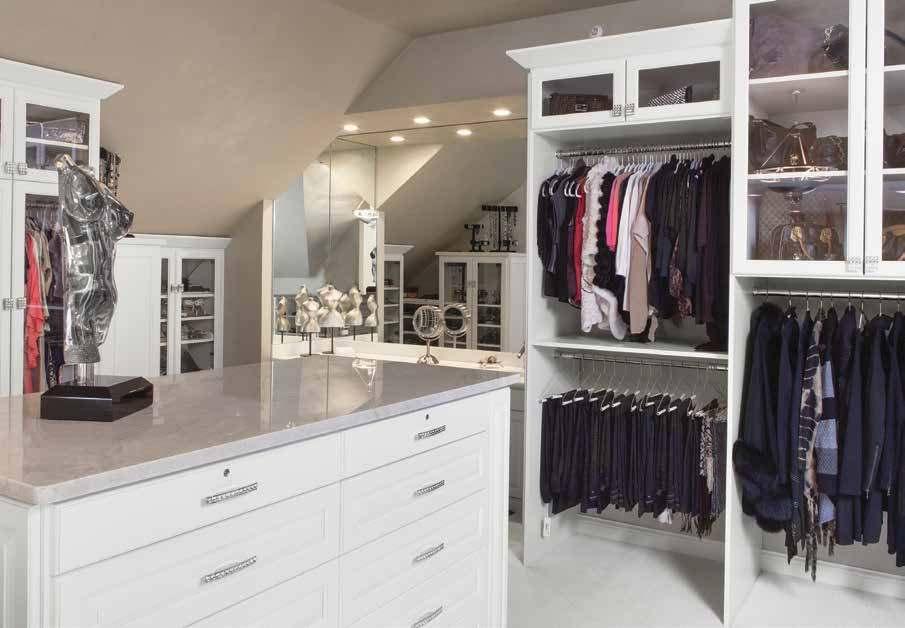 CLOSETS White Laminate with Crownpoint Door and