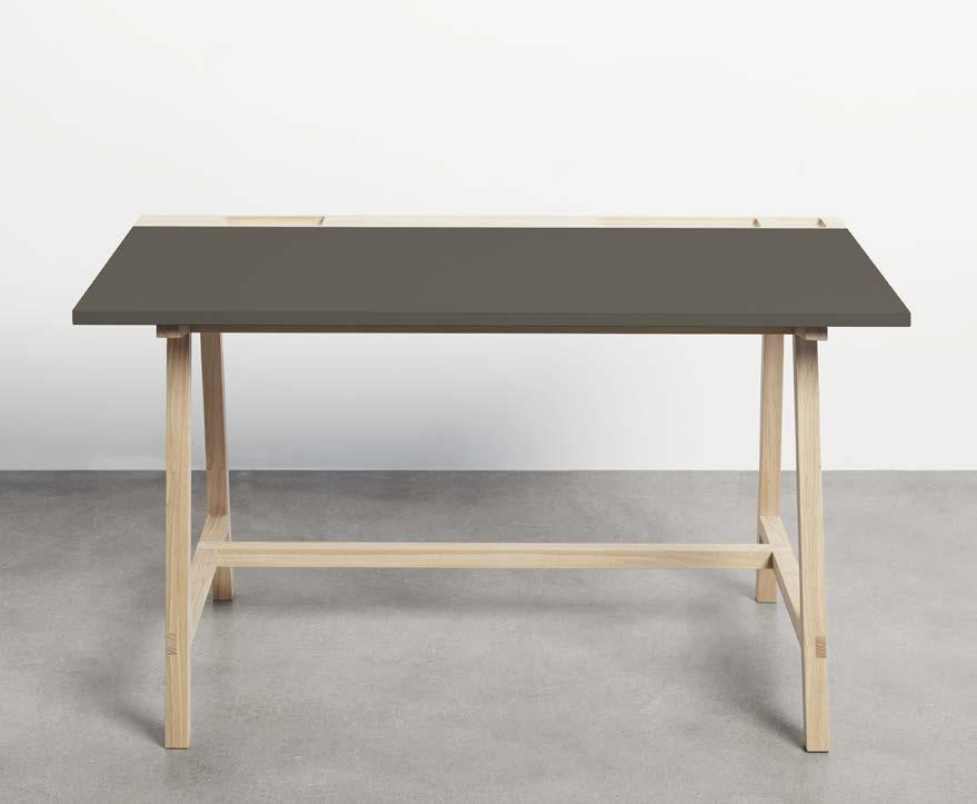 PURE CHARACTER The new D1 desk is a practical, simple piece of furniture, which possesses both style and character.