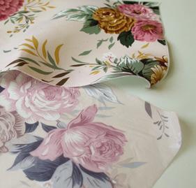 The process of decorating fabric is simple and ecosustainable: a heat press is used to transfer the design from the paper to the fabric.
