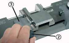 Push stop (3) against the slip gauge and tighten clamping screw (2).