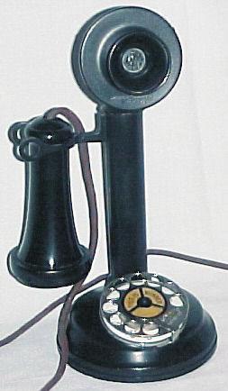 com This interesting novelty clock is based upon the antique Model 50AL candlestick phone introduced in 1919 as the first free-standing tabletop dial telephone.