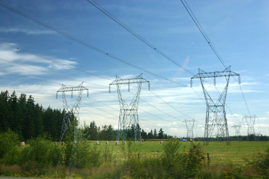 About This Course Three-phase power distribution lines.