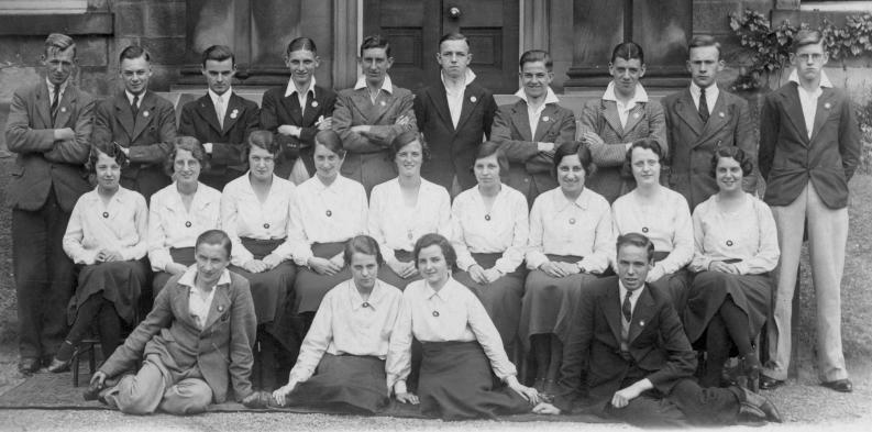 1932-33 Prefects 1930s Photo and names from Frank Smith. Thank you, Frank.