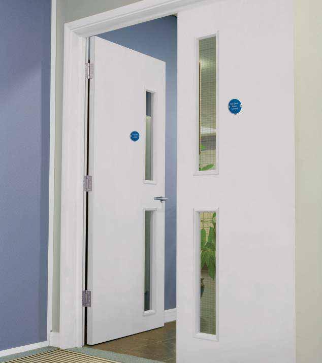 Ply 16G Glazed This plywood door complies with regulations on minimum zones of visibility.