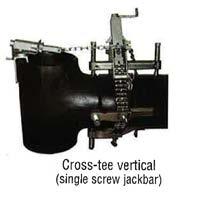 3 Move the Pipe, fitting or valve into the Jackbars of the chain clamp. 6.