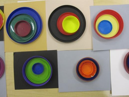GO ON AN ARTWALK 4. Reflect on concentric circle constructions by having an art walk and talk through the classroom. 3 Have students walk and look slowly, silently and with hands behind their backs.