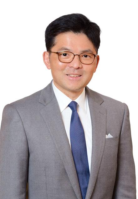 Mr Hui joined Cathay Pacific Airways Limited ( Cathay Pacific ) in 1975 as a management trainee and had held a range of management positions in Hong Kong and overseas.