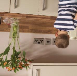 BLOCK WALNUT (MATT) While eye-catching in their own right, upstands are often used in conjunction with splashbacks.