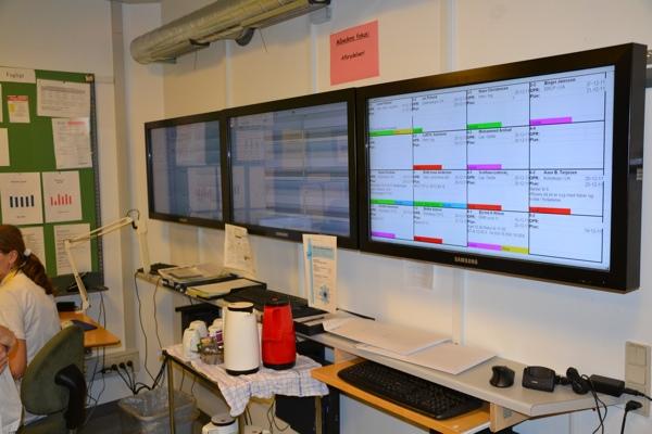Our observations in different patient wards show that despite the ubiquity and importance of these tools for the information flow in the hospital, most of these tools are not designed, tailored or