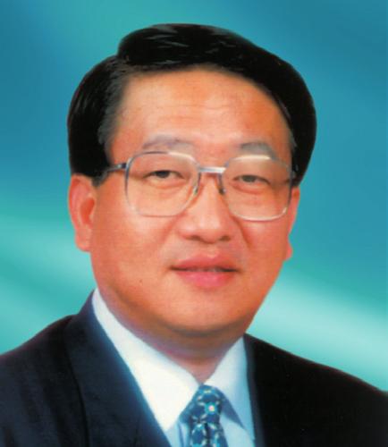 31 BOARD OF DIRECTORS AND SENIOR MANAGEMENT Directors Mr. LIU Mingkang, Chairman Aged 56, is the Chairman of the Board of Directors of both the Company and BOCHK. Mr. Liu has been the Chairman and President of BOC since February 2000.