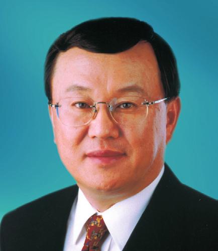 Mr. Ding graduated from the Central University of Finance and Economics in Beijing with a bachelor s degree and later obtained a master s degree in business administration from the China Europe