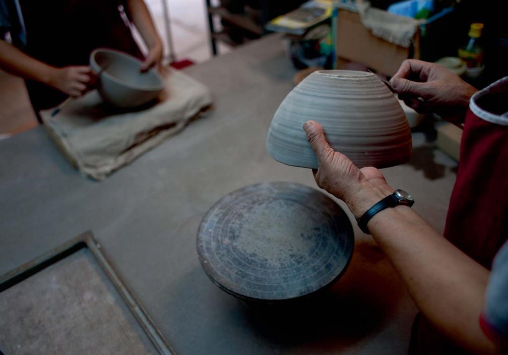 FULLVIKTIG MATERIALS: HAND-FORMED CERAMICS The Doi Tung Development Project introduced ceramic handicraft to the region during reforestation of the area.