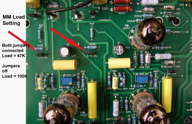 To set the preamplifier for MM cartridges, lift the black pin jumper and connect the jumper a single pin of the header.