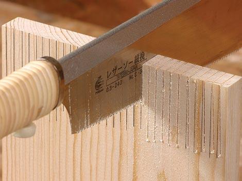 Cutting on a line Backsaw MASTER THE BACKSAW TO CUT PRECISE TENONS AND DOVETAILS For square cuts, start with a square setup. Clamp a board in the vise using a square for alignment.
