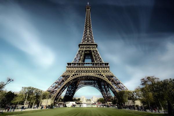 Building Eiffel Tower,