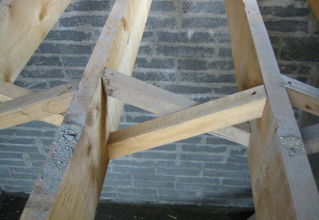 HERRINGBONE BRIDGING / STRUTTING Herringbone strutting is made up of approx 35 x 35 mm timbers with their ends cut at an angle and nailed together where they intersect and to