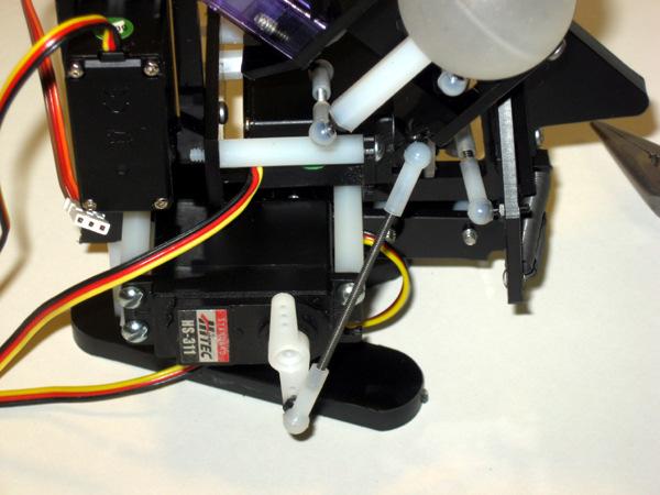 create a link to connect the lower servo