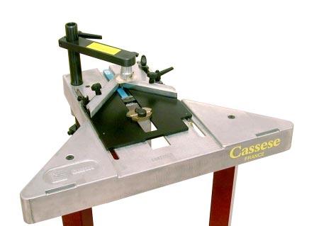 PUTTING INTO OPERATION For safety during transportation, the moving parts of your CS 88 89 have been blocked : these are the Top Presser Bracket (or Plunger) / Sliding Table / Horizontal (rebate)