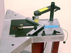 SETTING AND STORING THE STAPLING POSITIONS Release the stapling positioning stops, P1 and P2.