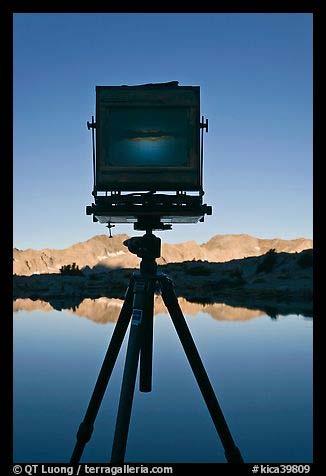 Large format camera with focusing screen