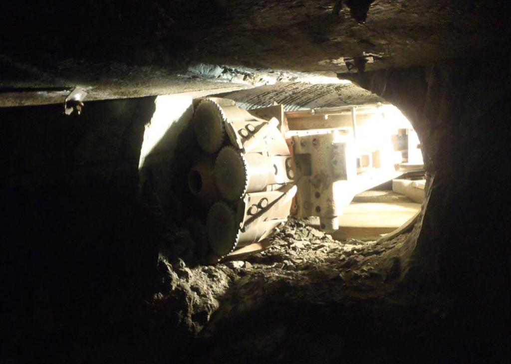 MODERN MINE Continuous, hard rock mining for safer, more economic mines Underground testing is advanced at our platinum mines MN220 Reef Miner (Pictured) Remote controlled disc cutting machine