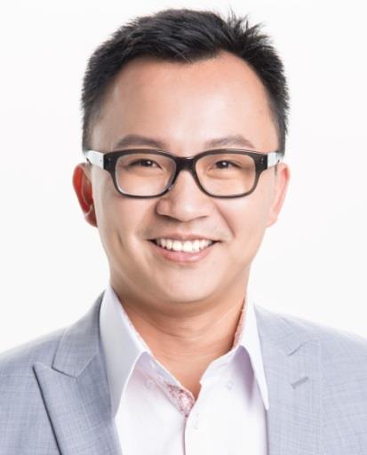 Speakers Profile 演講嘉賓簡介 Mr Eric Yeung, President, Smart City Consortium Eric Yeung is currently the Executive Director of Skyzer VC Group and he is also the founder of Skyzer Group.
