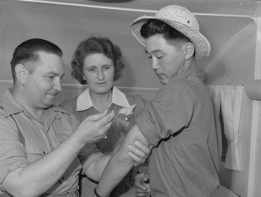 OCHC Lee #030 Dr. Lou Malding administering a vaccination to Yasu Teramura at the Garrison s Corner camp near Nyssa, Oregon.