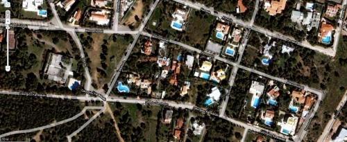 Catching tax evaders Finding Swimming Pools with Google Earth: Greek Government Hauls in Billions in Back Taxes (SPIEGEL) the suburbs didn't have 324