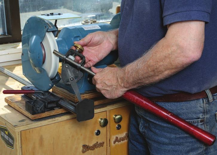 This Oneway Wolverine grinding jig is a favorite among turners because its adjustable support and tool-holding features make it easy to sharpen a variety of turning tools. Diameter duplicator.