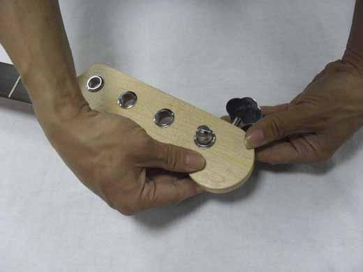 Assembling of tuners Before attaching the neck to the body, fit the tuning