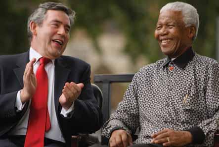 British Prime Minister Gordon Brown applauds ex-south African President Nelson Mandela during a state unveiling ceremony in Nelson Mandela s honour at Parliament Square on August 29, 2007 in London,